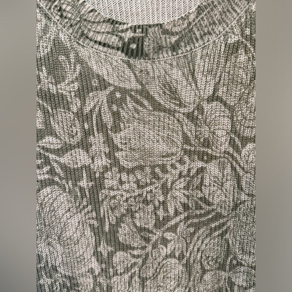 Bloomingprint Lightweight Printed Sweater - Size Large - Picture 4 of 6